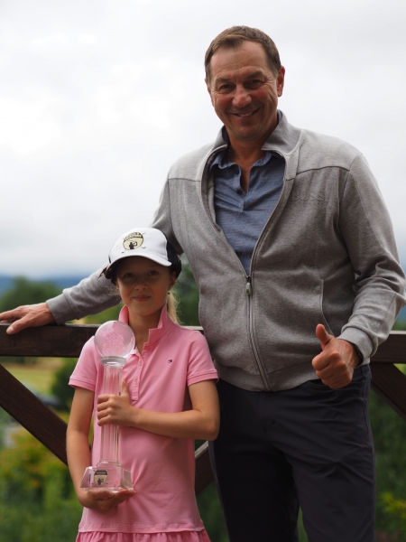 Zoey Sophia Pápay na Champion of Champions! na návšteve v Black Stork